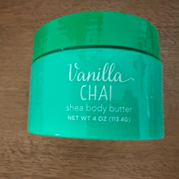 New with Tags Vanilla Chai Shea Body Butter 4 oz - Picture 2 of 5